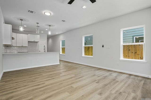 1958 E Crockett, San Antonio, TX 78202