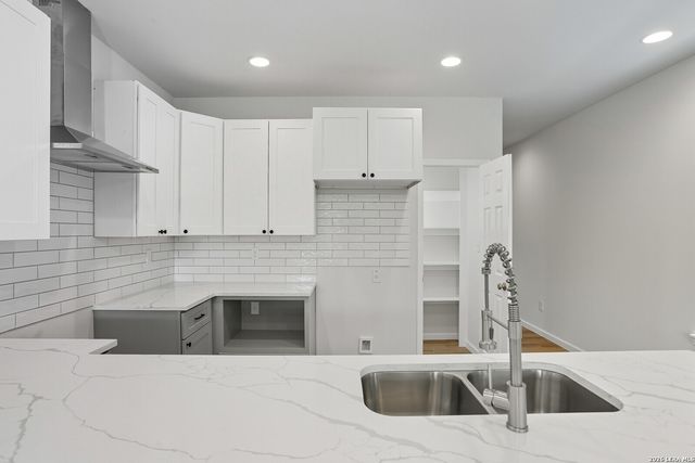 1958 E Crockett, San Antonio, TX 78202