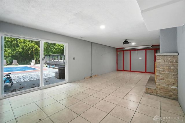 4109 Derr Road, Springfield, OH 45503