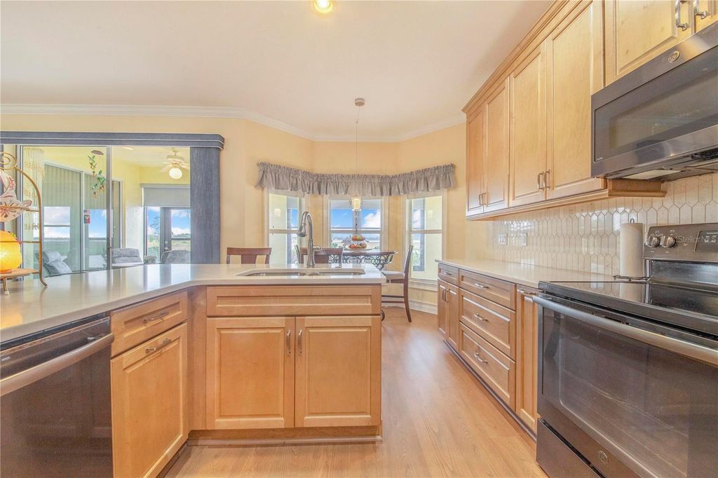 Image 13 of property listing at 4081 DUNMORE DRIVE, Lake Wales, FL 33859