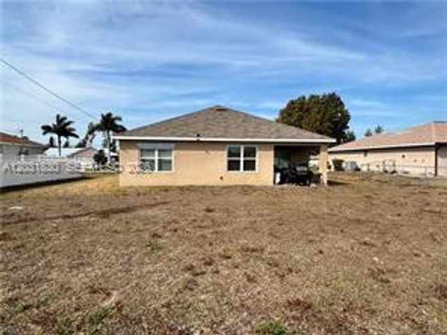 3815 SW 11th Pl, Cape Coral, FL 33914