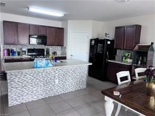 3815 SW 11th Pl, Cape Coral, FL 33914