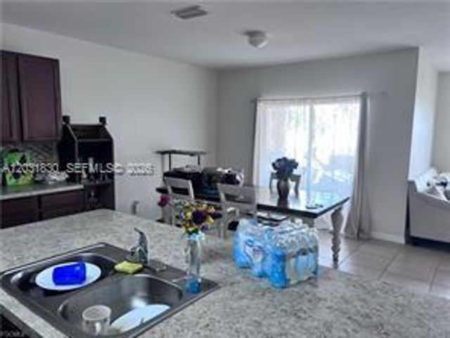 3815 SW 11th Pl, Cape Coral, FL 33914