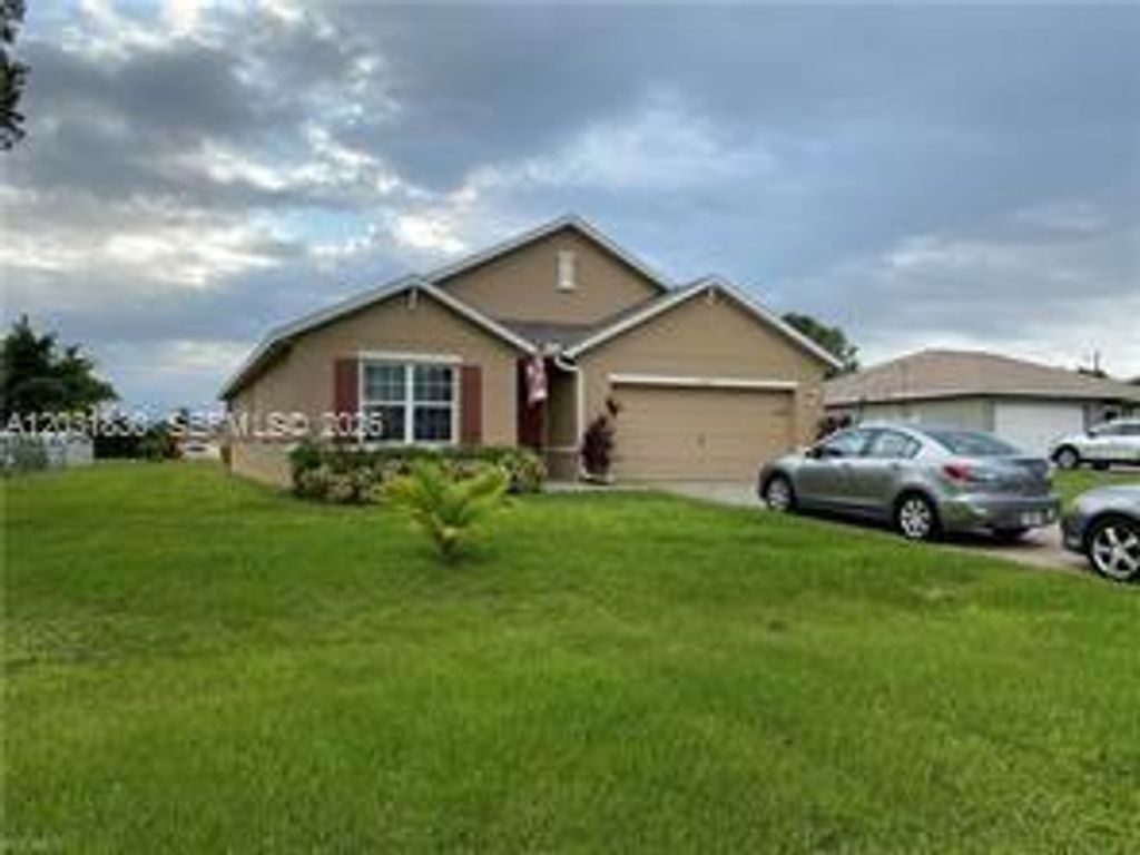3815 SW 11th Pl, Cape Coral, FL 33914