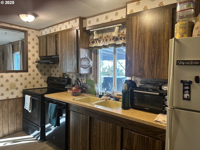 98825 PLEASANT HILL Dr 15, Brookings, OR 97415