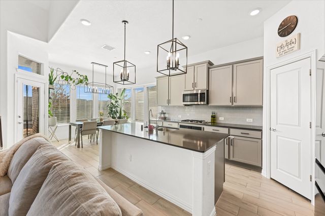 2026 Hollowcreek Trail, Lewisville, TX 75010