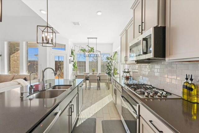 2026 Hollowcreek Trail, Lewisville, TX 75010