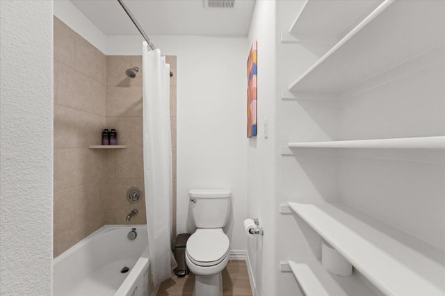 2026 Hollowcreek Trail, Lewisville, TX 75010