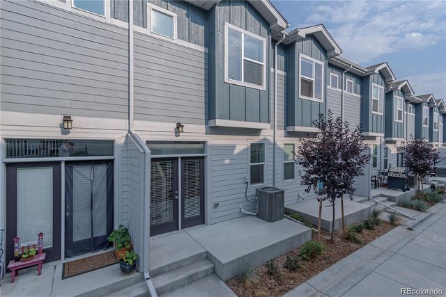 1049 Oak Circle, Lakewood, CO 80215