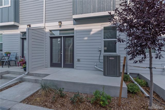 1049 Oak Circle, Lakewood, CO 80215