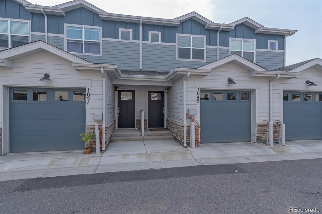 1049 Oak Circle, Lakewood, CO 80215