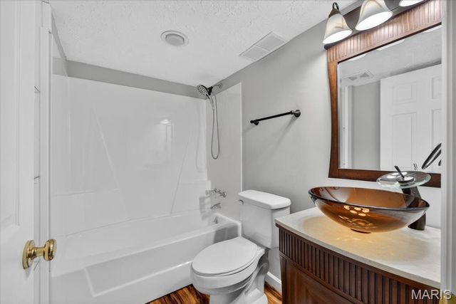 11068 Graeser Lane, St Louis, MO 63141