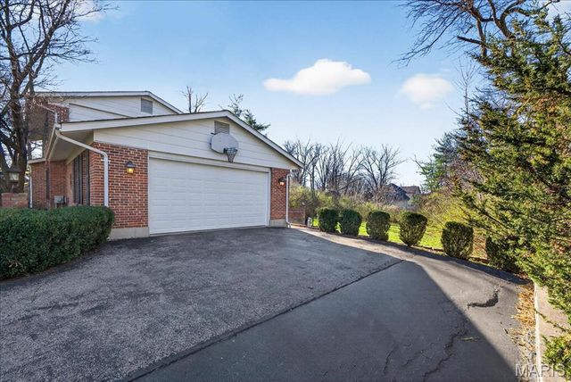 11068 Graeser Lane, St Louis, MO 63141