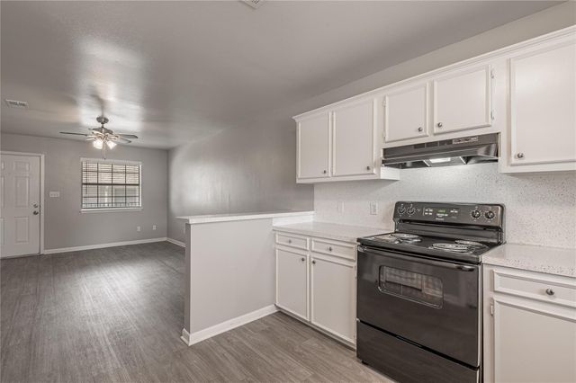 600 Palm Street 8, Huntsville, TX 77340