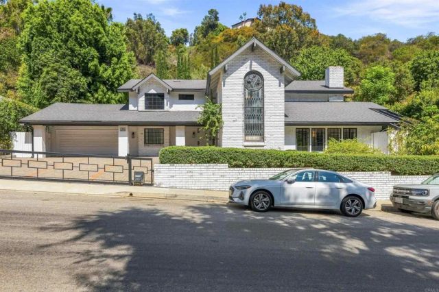 1060 Chantilly Road, Los Angeles, CA 90077