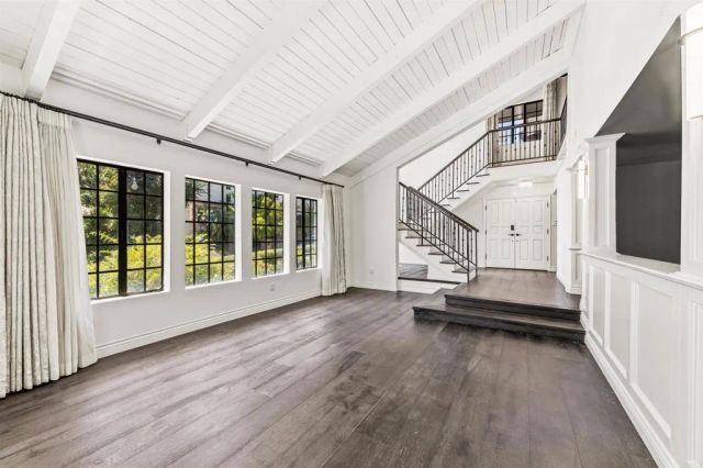 1060 Chantilly Road, Los Angeles, CA 90077