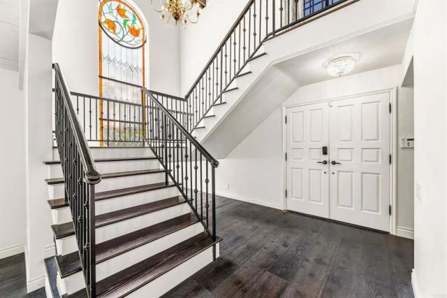 1060 Chantilly Road, Los Angeles, CA 90077