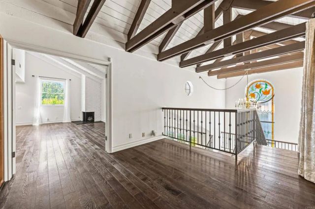 1060 Chantilly Road, Los Angeles, CA 90077