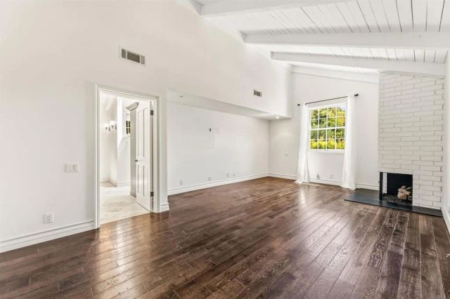 1060 Chantilly Road, Los Angeles, CA 90077