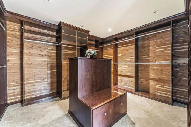 1060 Chantilly Road, Los Angeles, CA 90077