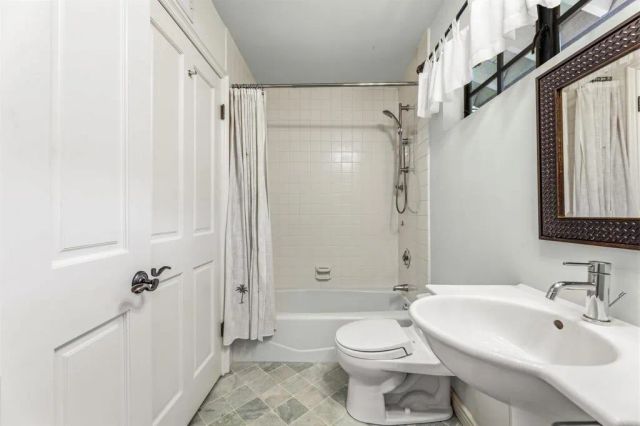 1060 Chantilly Road, Los Angeles, CA 90077