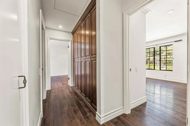 1060 Chantilly Road, Los Angeles, CA 90077