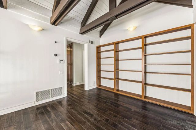 1060 Chantilly Road, Los Angeles, CA 90077