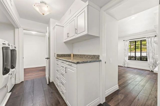 1060 Chantilly Road, Los Angeles, CA 90077