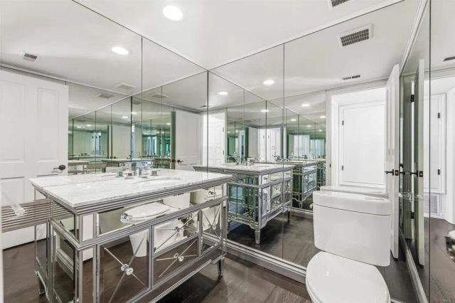 1060 Chantilly Road, Los Angeles, CA 90077