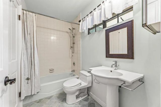 1060 Chantilly Road, Los Angeles, CA 90077