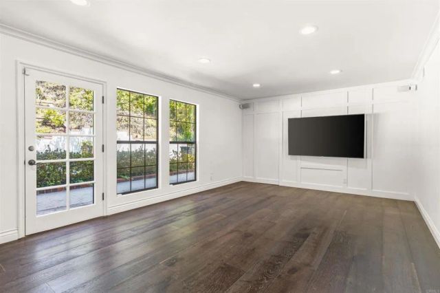 1060 Chantilly Road, Los Angeles, CA 90077