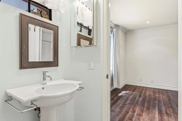 1060 Chantilly Road, Los Angeles, CA 90077