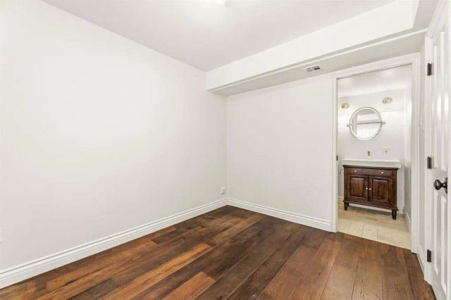 1060 Chantilly Road, Los Angeles, CA 90077