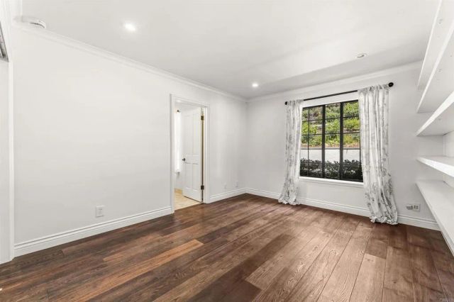 1060 Chantilly Road, Los Angeles, CA 90077