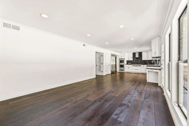 1060 Chantilly Road, Los Angeles, CA 90077