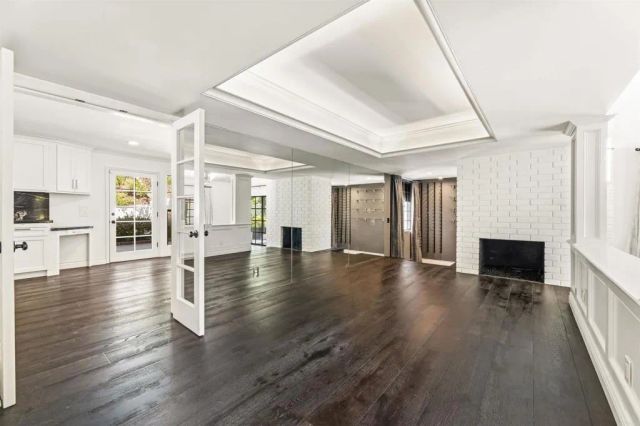 1060 Chantilly Road, Los Angeles, CA 90077