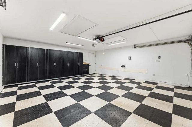 1060 Chantilly Road, Los Angeles, CA 90077