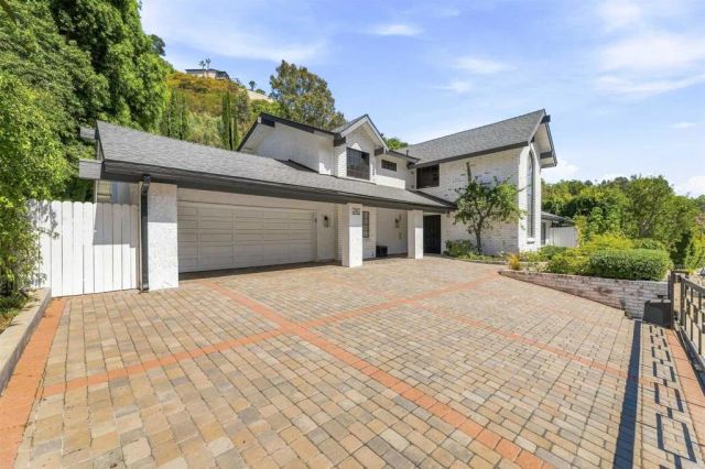 1060 Chantilly Road, Los Angeles, CA 90077