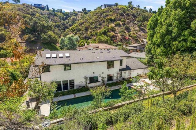 1060 Chantilly Road, Los Angeles, CA 90077