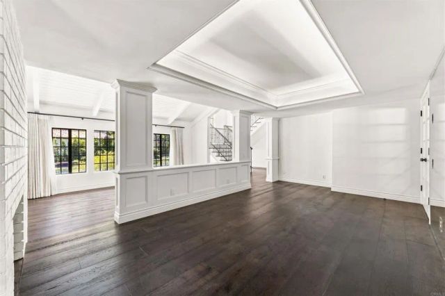 1060 Chantilly Road, Los Angeles, CA 90077