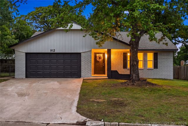 912 E Teresa Avenue, Sapulpa, OK 74066