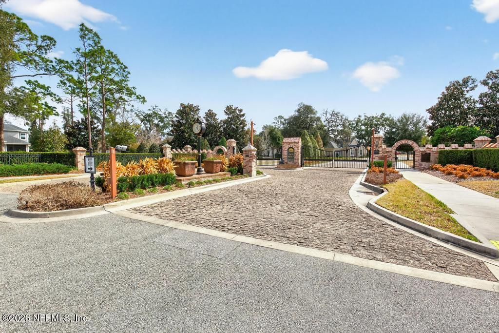 8519 MABEL Drive, Jacksonville, FL 32256