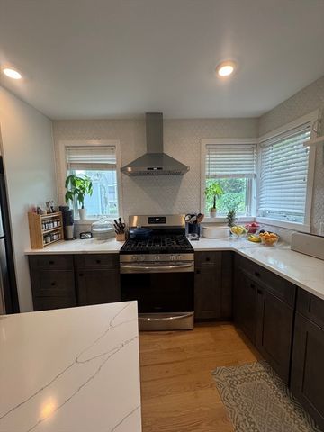 201 Pleasant 2, Marblehead, MA 01945