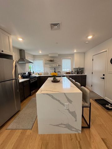 201 Pleasant 2, Marblehead, MA 01945