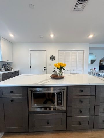 201 Pleasant 2, Marblehead, MA 01945