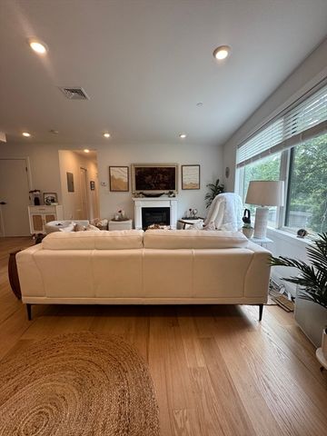 201 Pleasant 2, Marblehead, MA 01945