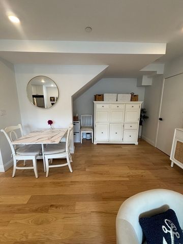 201 Pleasant 2, Marblehead, MA 01945