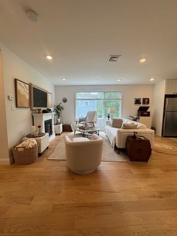 201 Pleasant 2, Marblehead, MA 01945