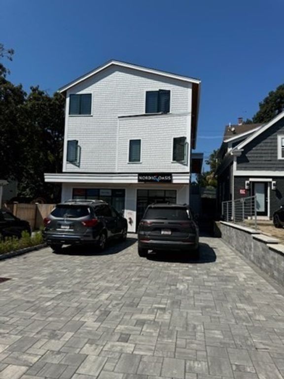 201 Pleasant 2, Marblehead, MA 01945