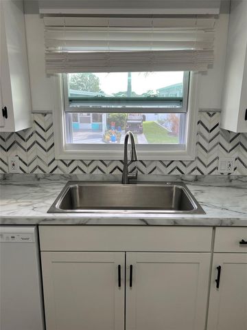 576 QUEEN PALM STREET, Largo, FL 33778